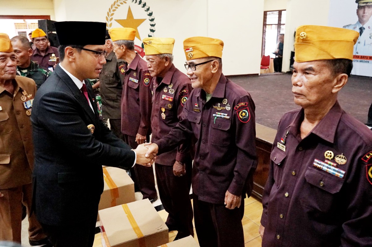 Silaturahmi Dengan Anggota LVRI Kota Medan, Rico Waas : Saya Bagian Dari Keluarga Veteran