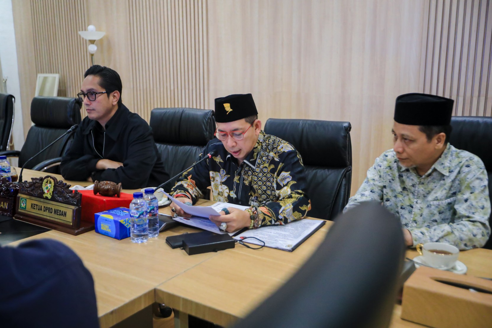 Paripurna DPRD Medan, Rico Waas Ikuti dan Dengarkan Pemandangan Umum Fraksi-fraksi Atas Ranperda Perubahan APBD Secara Daring