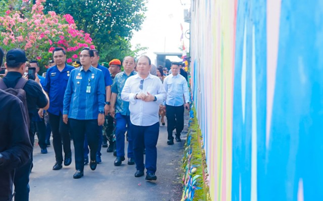 Rico Waas Apresiasi KADIN Medan Ciptakan Kampung Warna-Warni