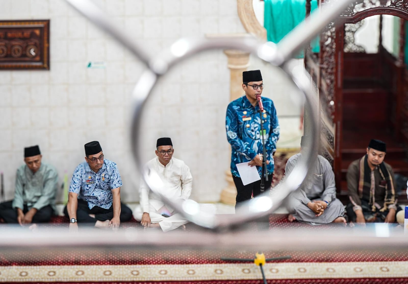 Safari Jumat di Masjid Al-Ikhwan, Aspirasi Jamaah Langsung Ditanggapi Rico Waas