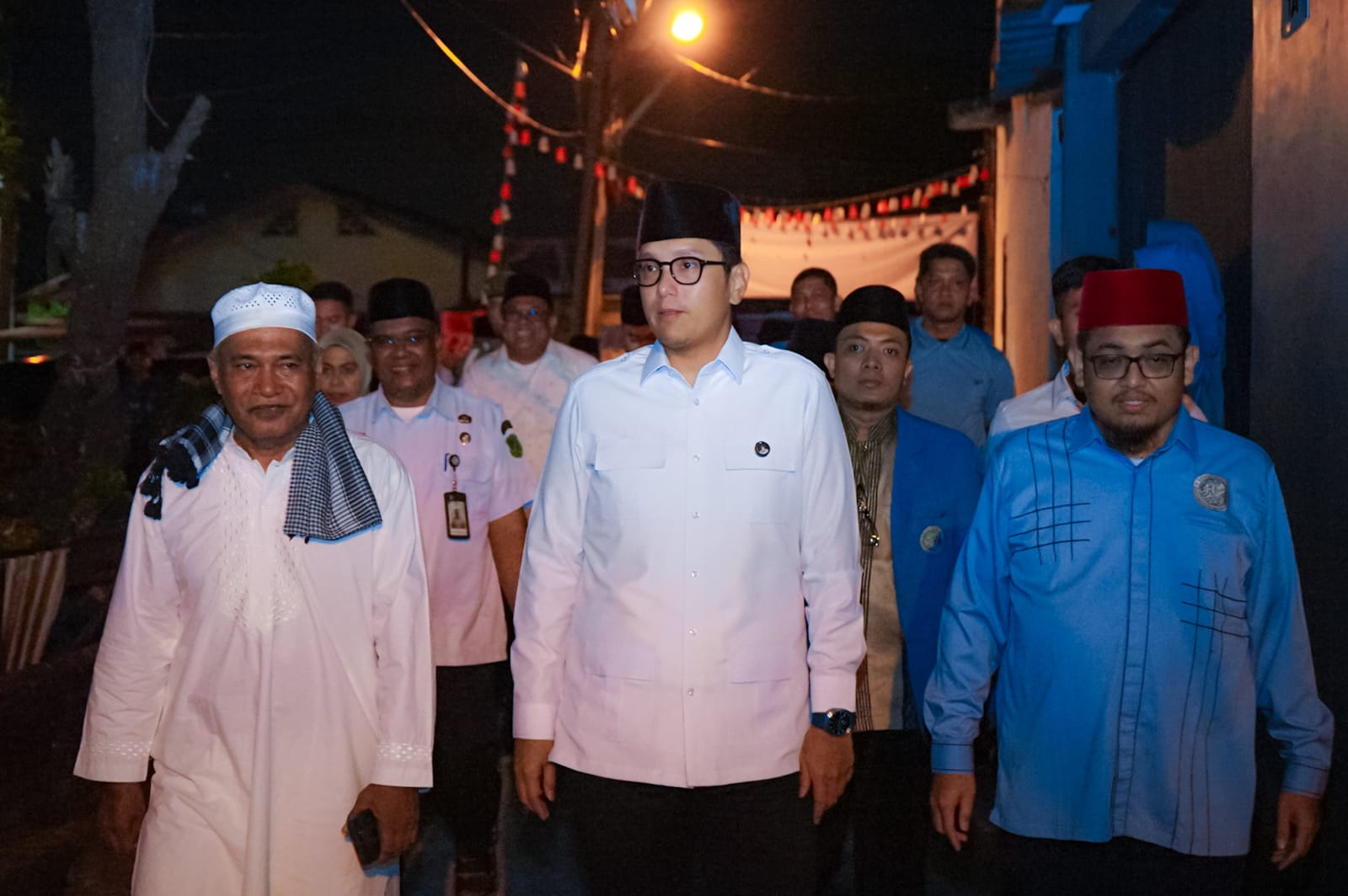 Safari Isya di Masjid Tsamaratul Iman, Rico Waas Jemput Aspirasi Masyarakat & Salurkan Bantuan Hingga Puluhan Juta