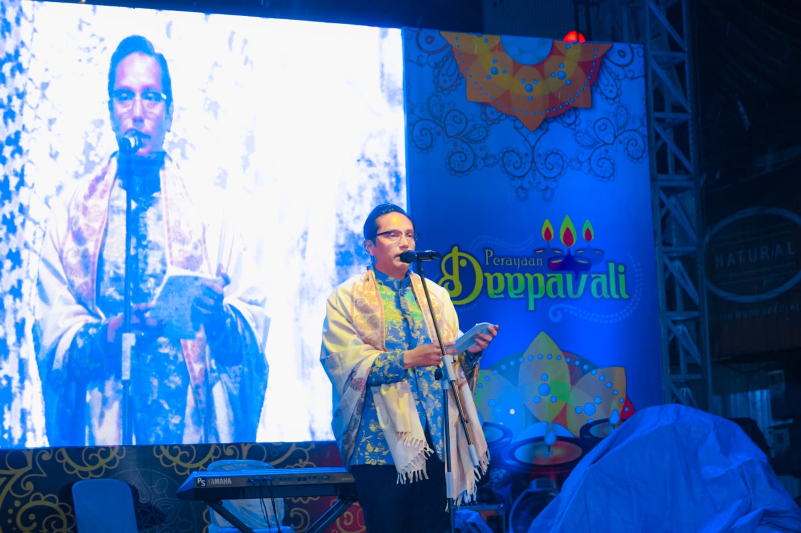 Di Perayaan Deepavali, Rico Waas Ajak Warga Menghidupkan Kembali Cahaya Dalam Keluarga