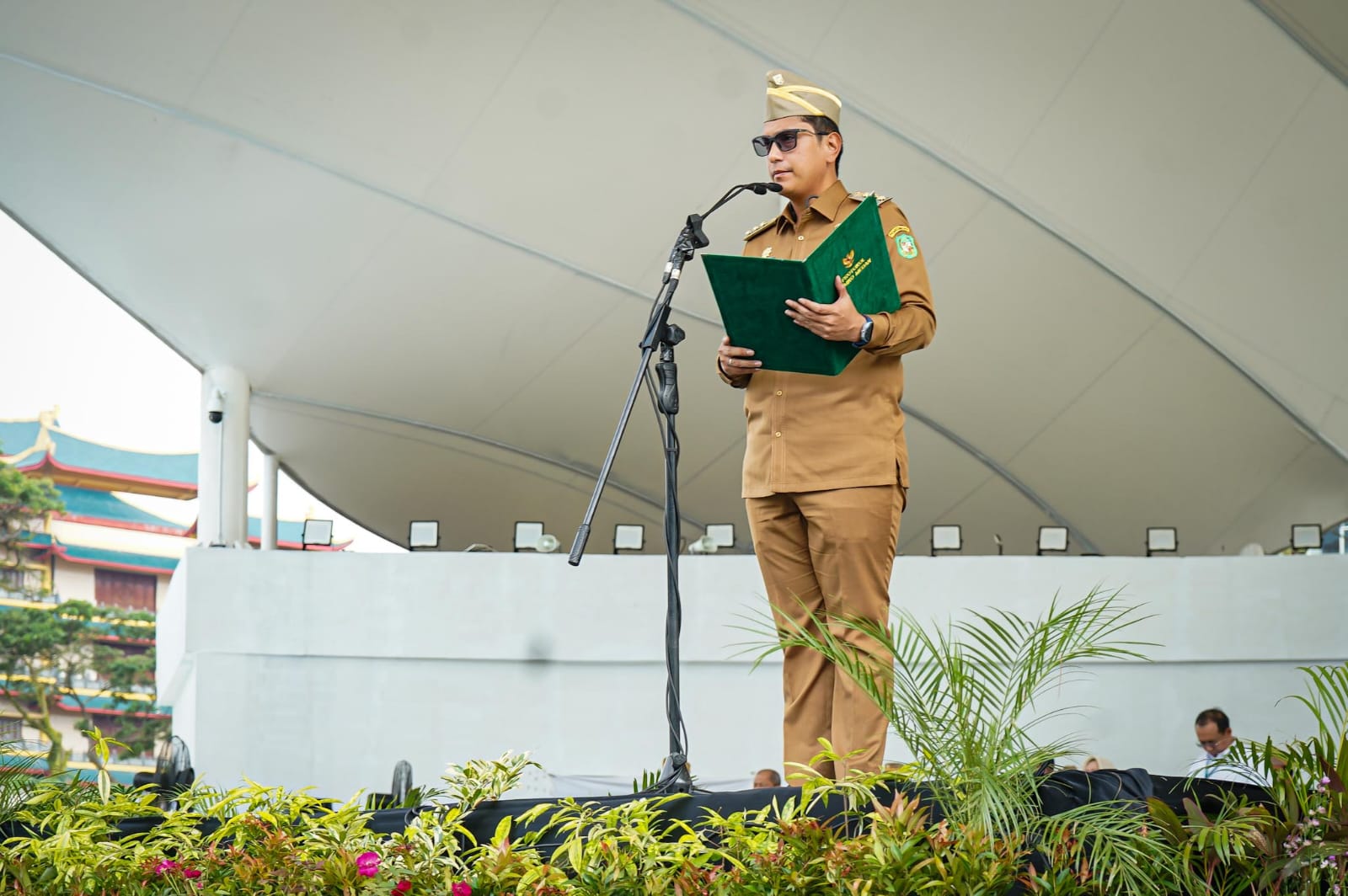 Rico Waas Serahkan 8.533 SK PPPK Paruh Waktu Pemko Medan