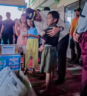 Rico Waas Tinjau Warga Terdampak Banjir di Harjosari II, Pastikan Kebutuhan Pengungsi Terpenuhi