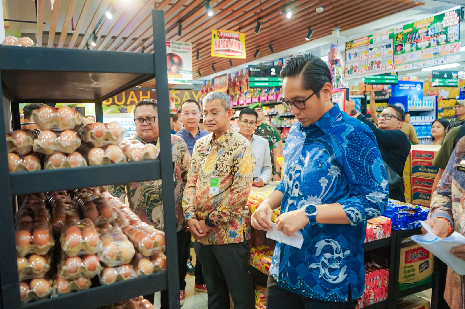 Sidak Pasar Jelang Natal dan Tahun Baru, Rico Waas Temukan Produk Kadaluwarsa di Supermarket Medan