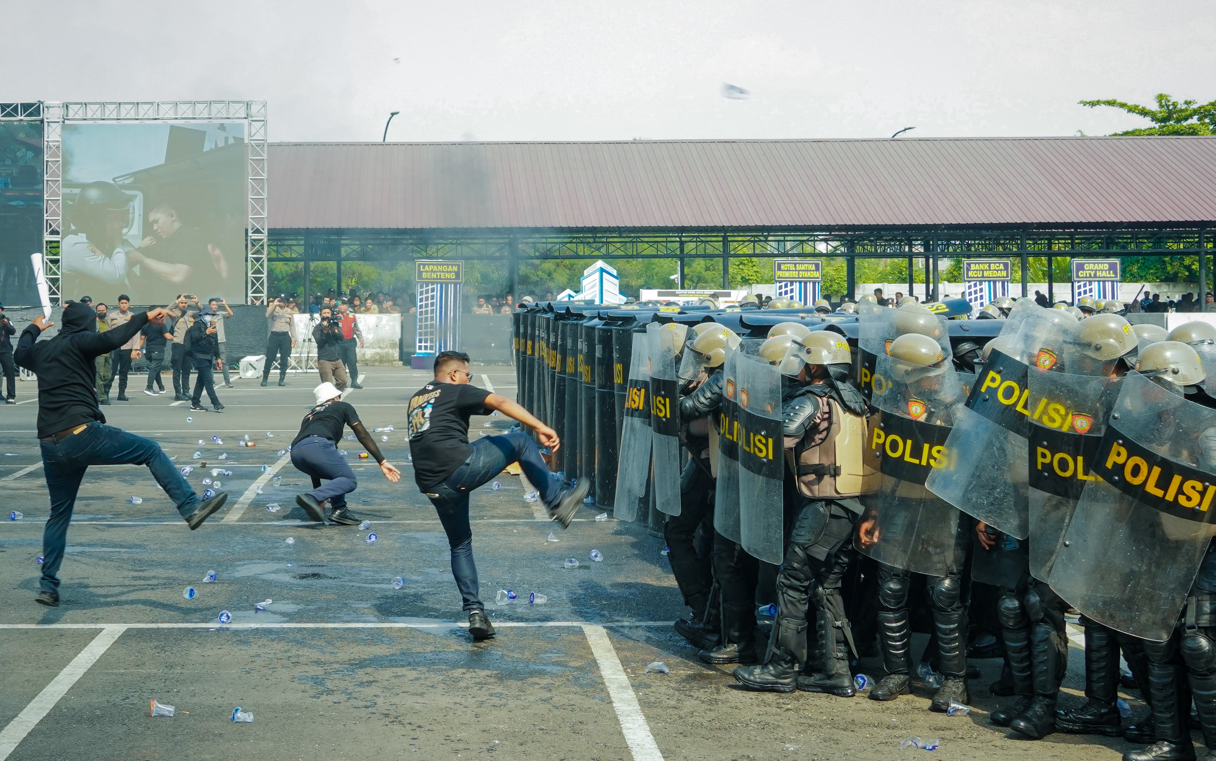 Apel Akbar dan Deklarasi Sabuk Kamtibmas, Rico Waas Apresiasi Kesiapan Polri Jaga Kondusivitas Medan Lewat Simulasi Sispamkota
