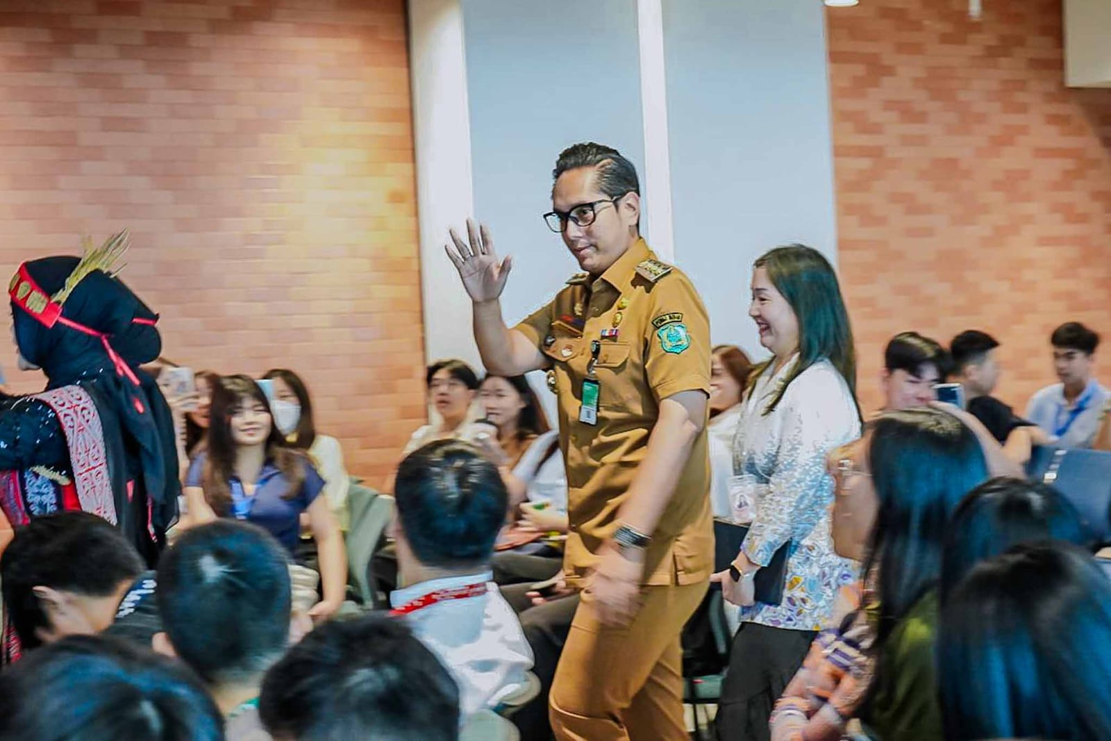 Ketika Rico Waas Menggali Mimpi dan Menyalakan Nyali Mahasiswa