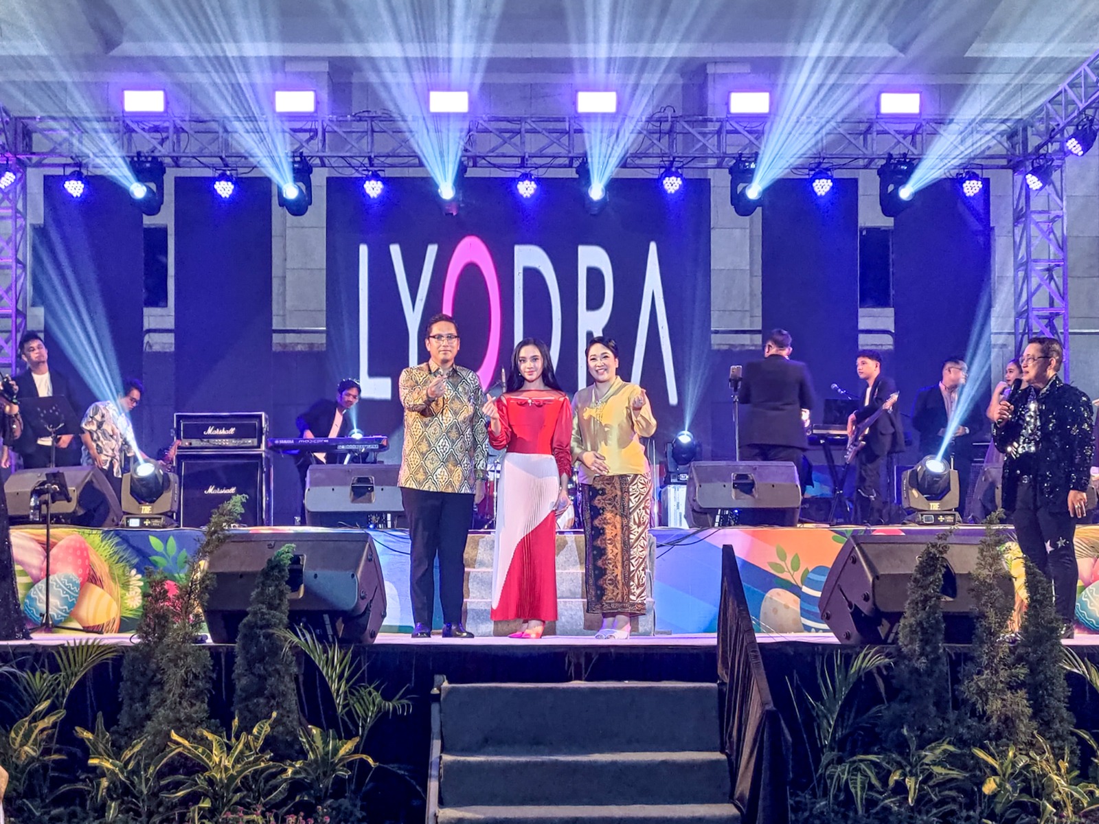 Rico Waas Bawa Pesan Kedamaian di Tengah Ribuan Jemaat Paskah Oikumene