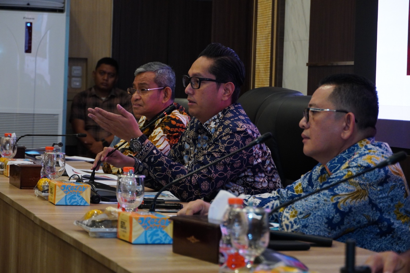 Dinilai Belum Maksimal, Wali Kota Medan Beri Tenggat Camat Tuntaskan Digitalisasi Bansos