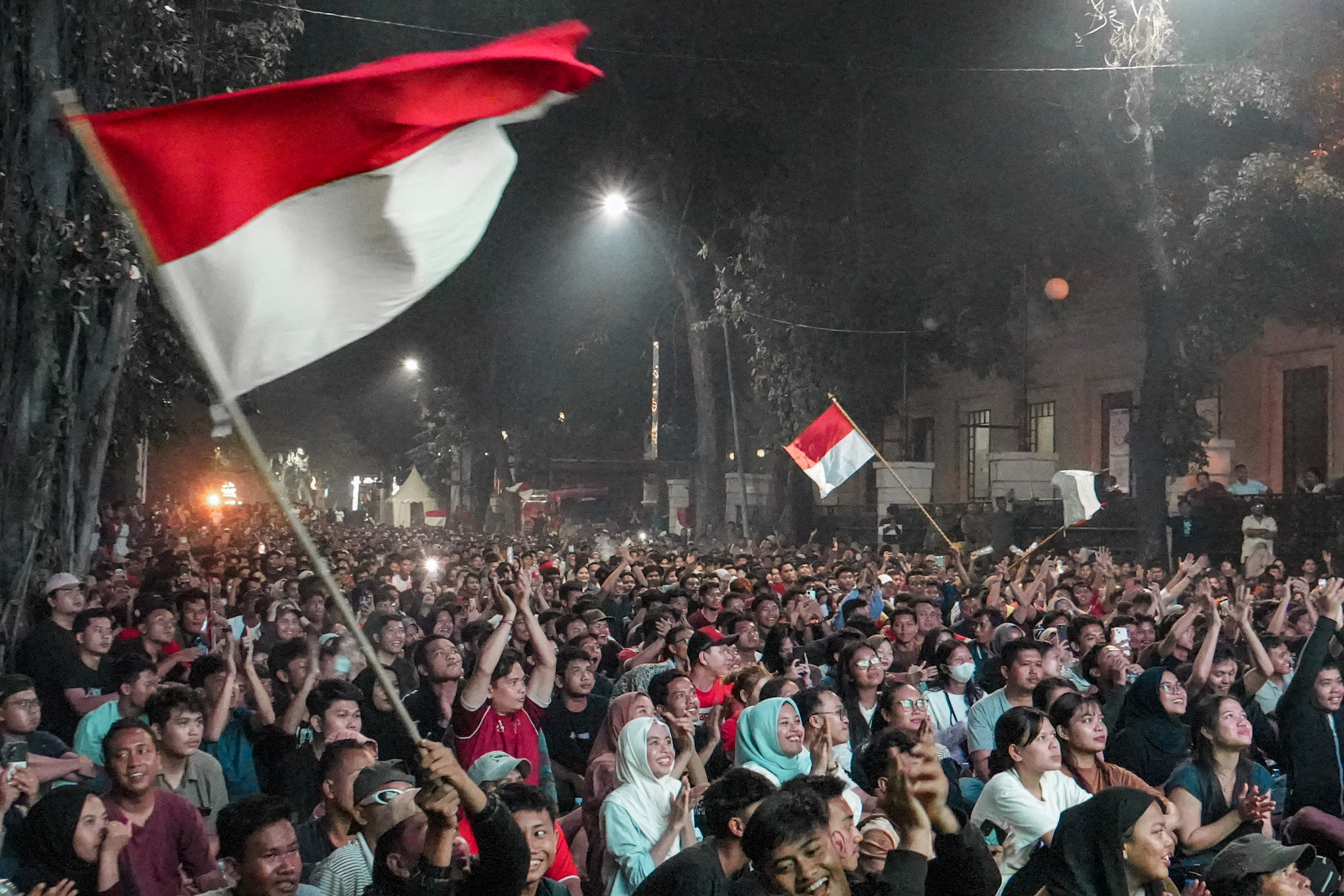 Antusiasme Luar Biasa Nobar Indonesia vs Irak, Ribuan Warga Padati Halaman Kantor Wali Kota Medan