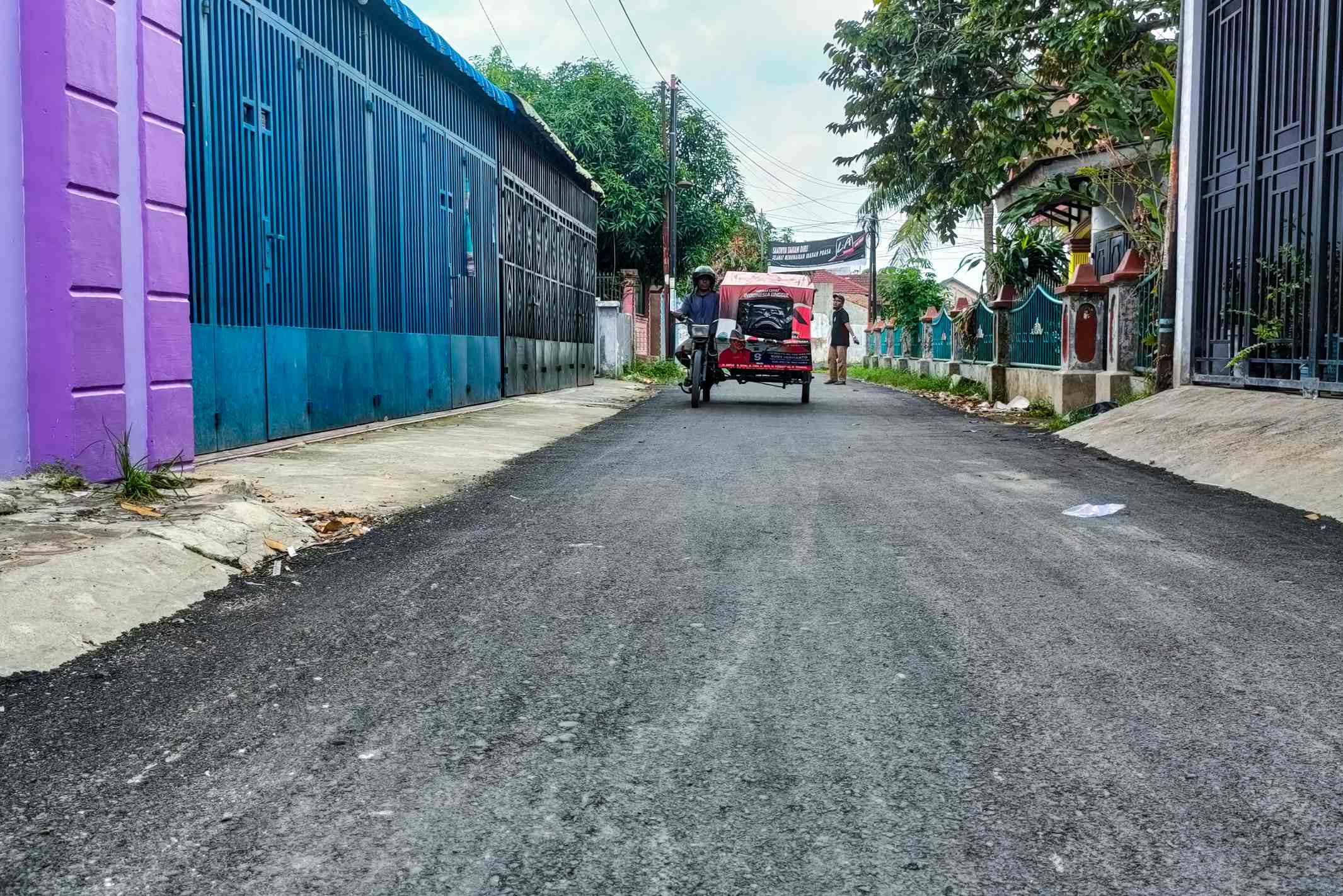 14 Tahun Merasakan Jalan Rusak, Warga Gang Murni X Medan Denai Mengaku Senang Atas Pengaspalan Jalan