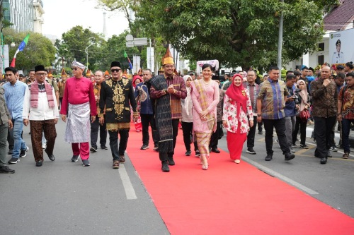 Berlangsung Meriah, Kepala Daerah Kab/Kota Di Sumut Apresiasi Digelarnya Pawai Colorful Medan Carnival 2023