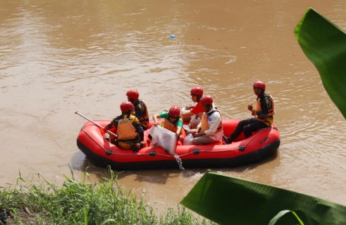 5.000 Bibit Ikan Gurami dan Nila Ditabur ke Sungai Deli