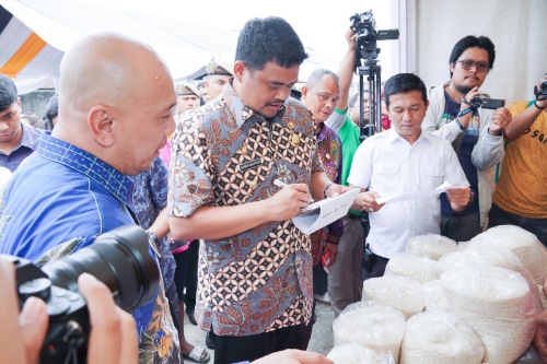 Bobby Nasution Buka Pasar Murah Deevapali Seminggu, Bantu Warga dan Jaga Stabilitas Harga