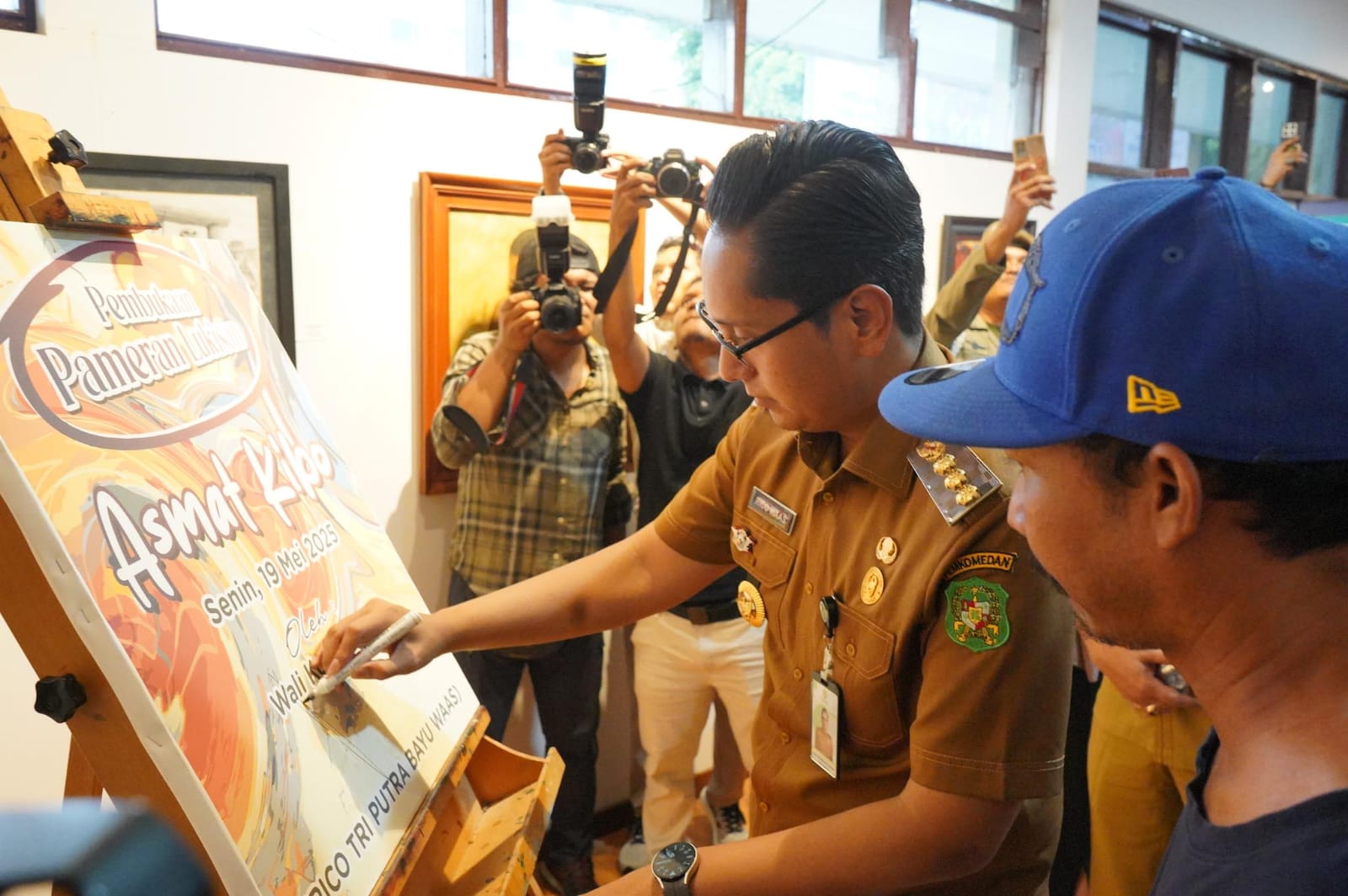 Buka Pameran Lukisan "Iconic Medan", Rico Waas Berharap Masyarakat Kian Terbuka pada Karya Seni