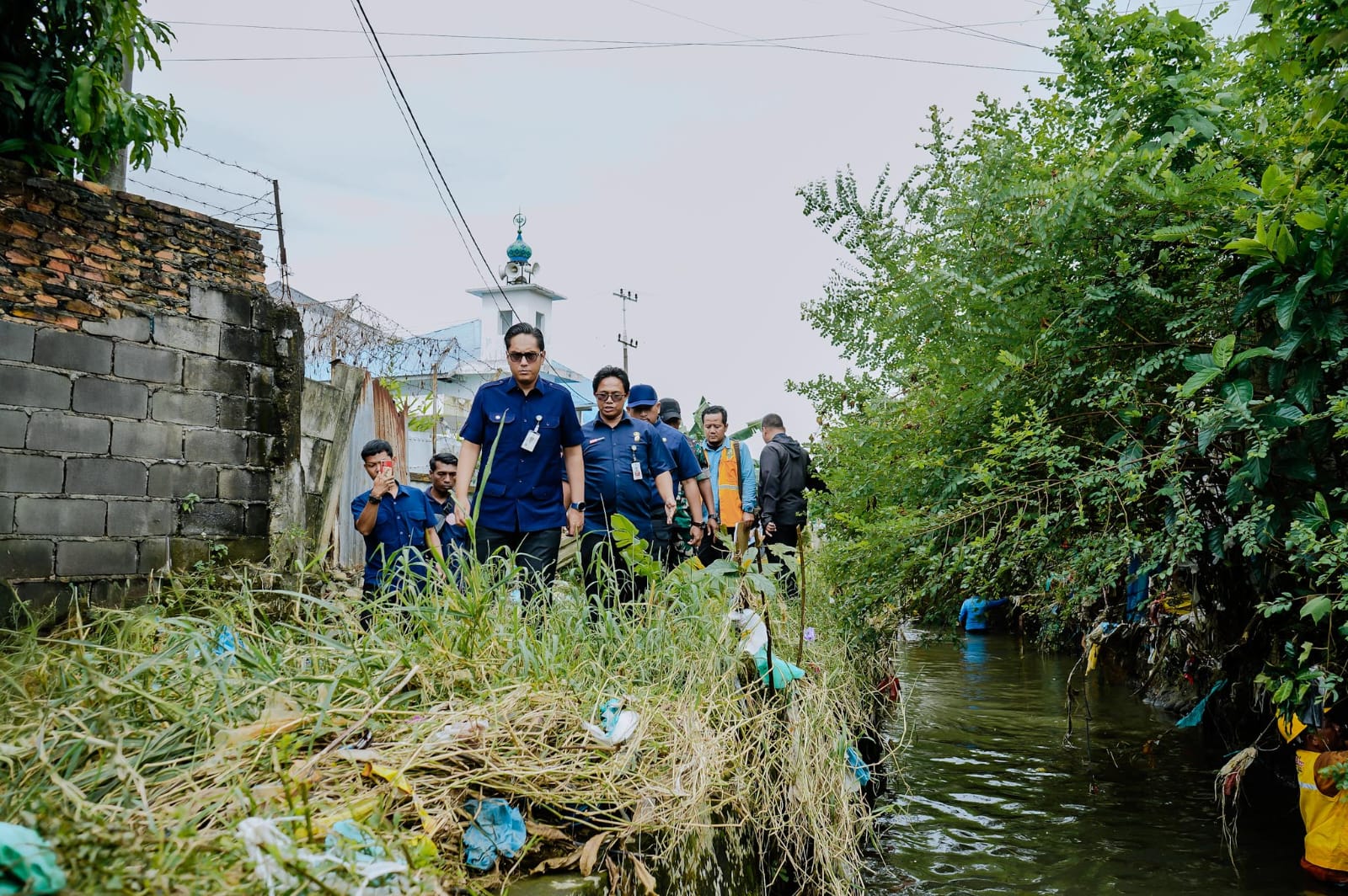 Susuri Sungai Batuan,  Rico Waas Temukan Penyempitan Pemicu Banjir