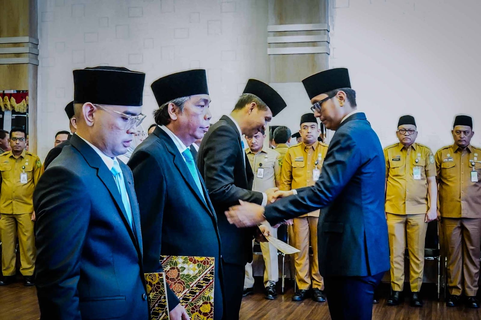 Lantik Direksi Tiga PUD, Rico Waas Tekankan Pengabdian dan Penguatan Kinerja